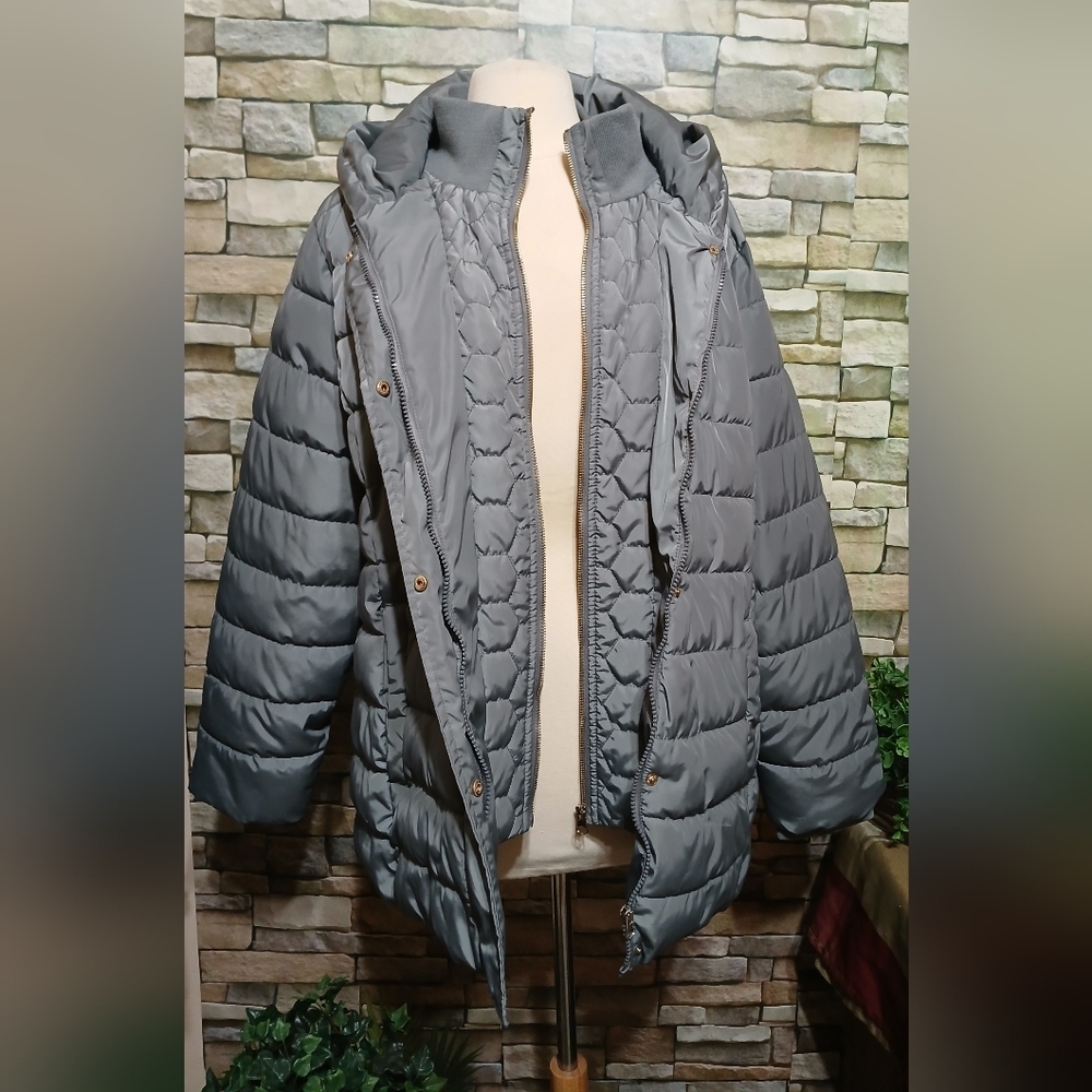 Like New Women's 1X Gray Bibbed Polyfill Coat Hooded Insulated Outdoor Winter - Picture 3 of 7
